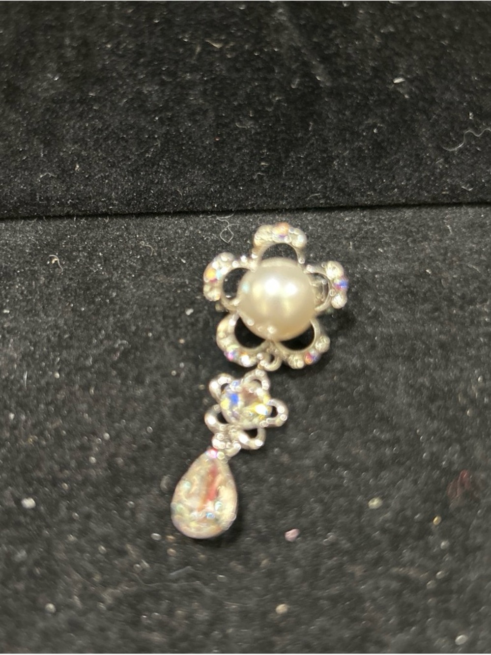 Silver color with faux pearl and clear stones pin